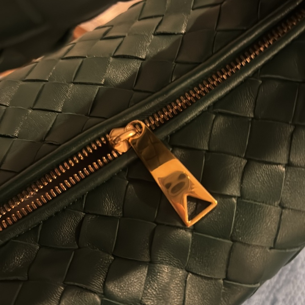 BOTTEGA VENETA Teen Jodie raintree green. Used once. Comes with receipt - Picture 6 of 11